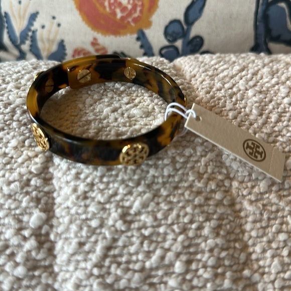 TORY BURCH Tortoise Logo Medallion Bracelet NWT - Picture 3 of 8